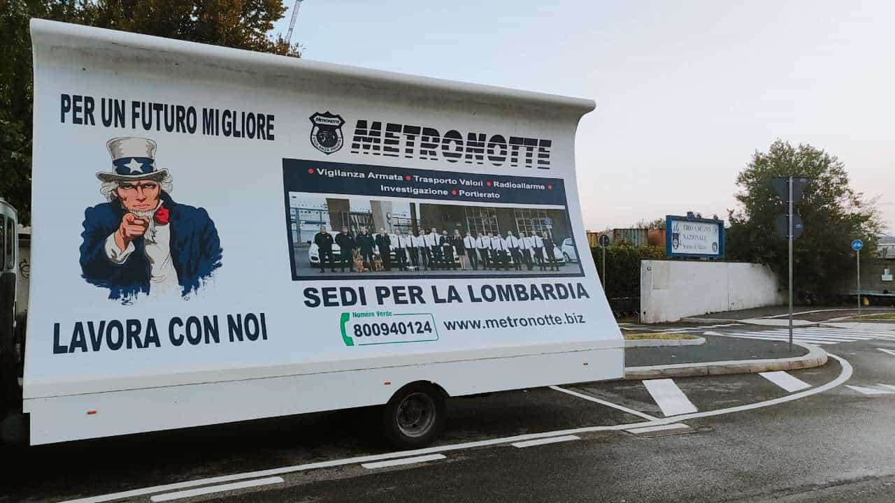 Camion vela pubblicitario con campagna di recruiting Metronotte lavora con noi